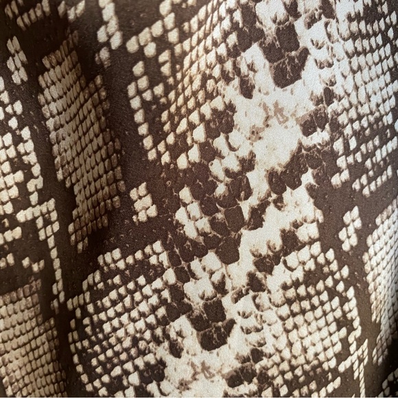 Nili Lotan Adalene Pleated Snake Print Silk Charmeuse Wide Leg Pants size 4 - Picture 11 of 14